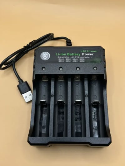 Universal 4-Slot Smart LiPo Battery Charger – Compatible with 14500, 16340, 18650, and More