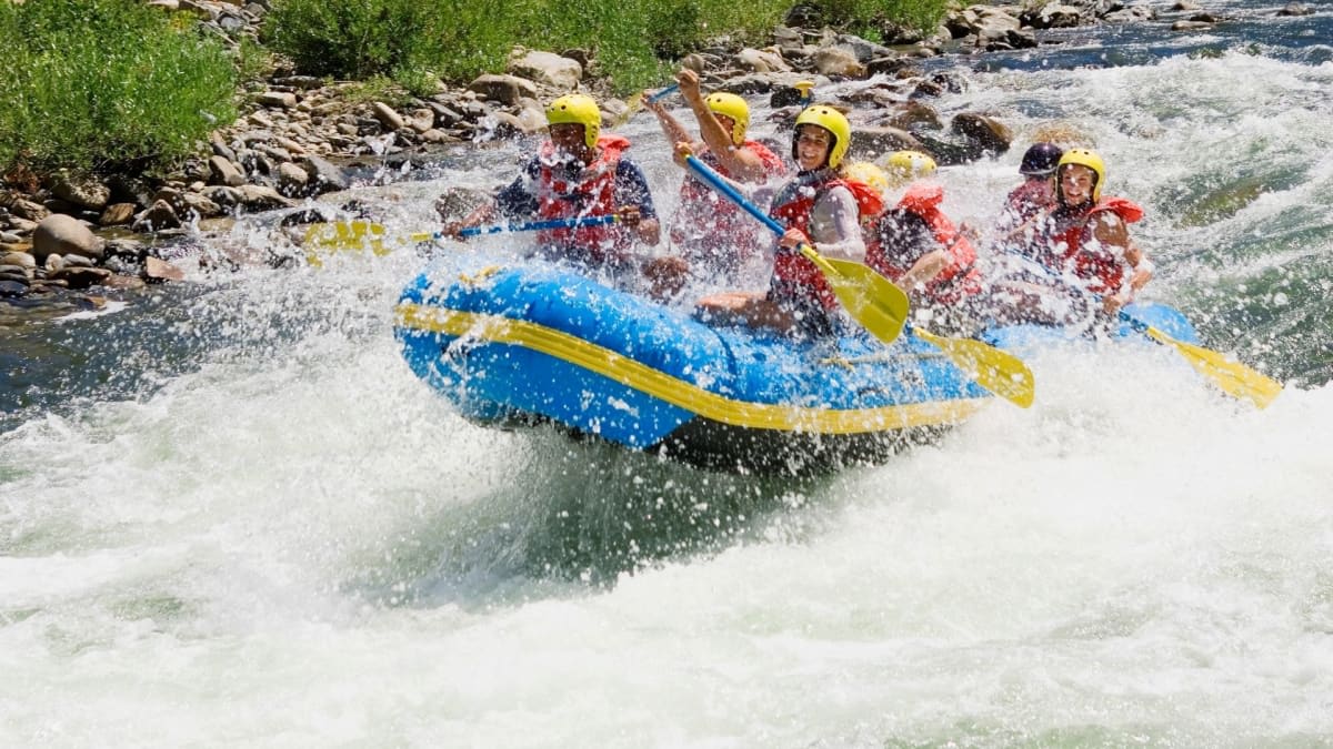 8 KM river rafting (included)