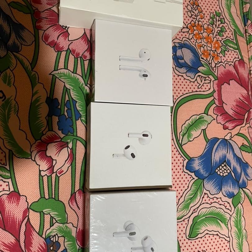 AirPods  cover photo