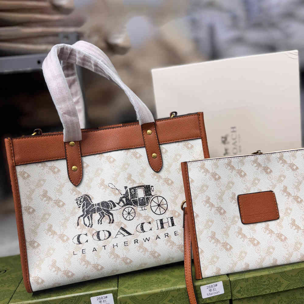 Coach Field 40 In With Coach Badge Tote Bag-thumb-0