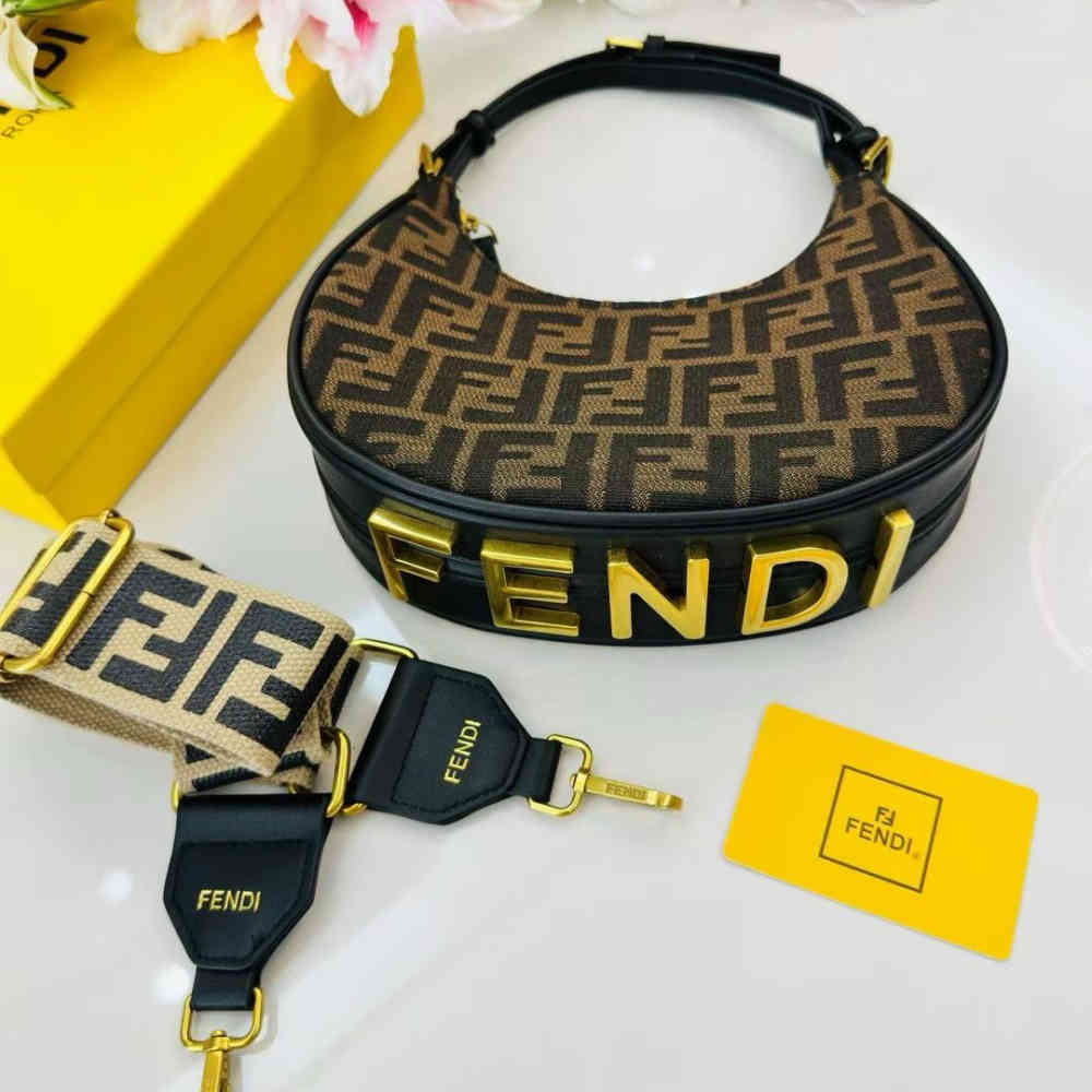 Black & Beige Fendi Fendigraphy Black leather Shoulder bag