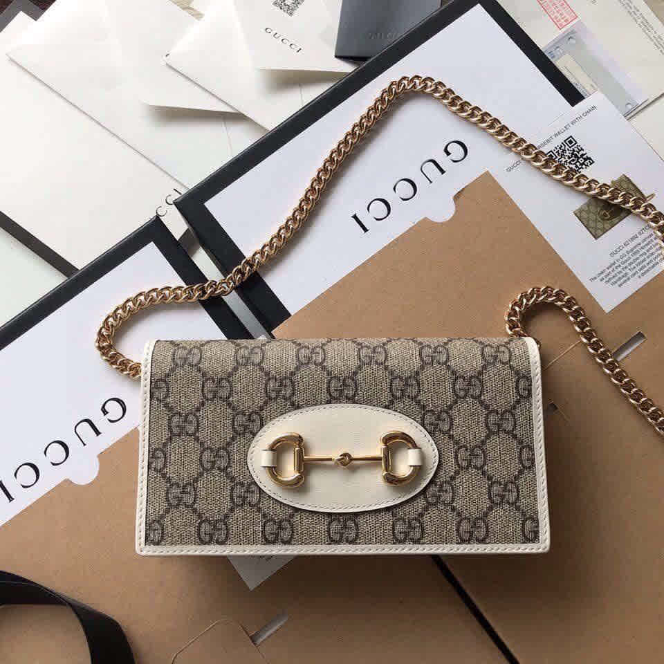 Gucci Beige & White GG Supreme Wallet-On-Chain Sling Bag-3