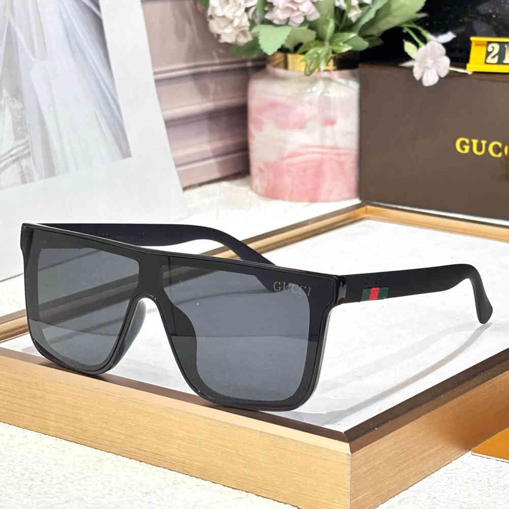 Black Gucci Men's Wayfarer Beige Luxury Sunglasses