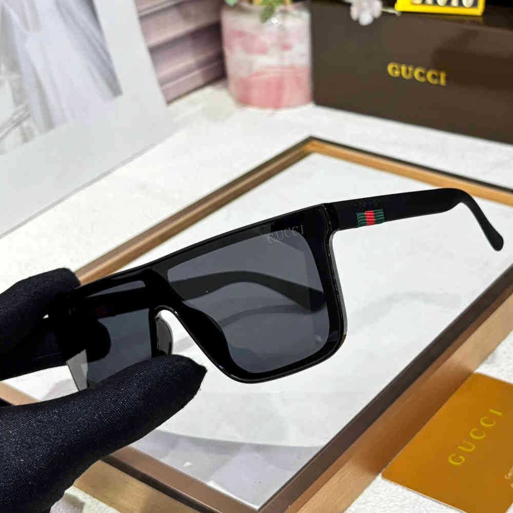 Gucci Men's Wayfarer Black Luxury Sunglasses-1