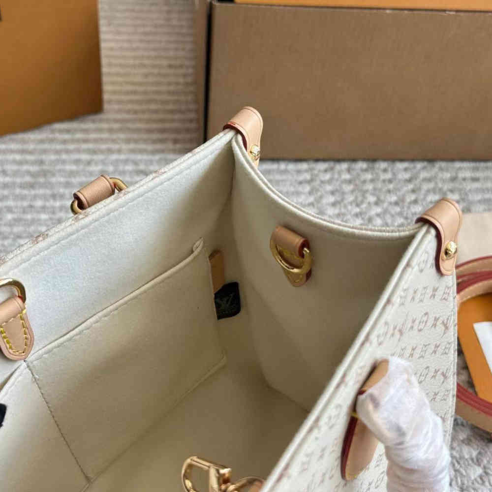 Louis Vuitton On The Go White Tote Bag-2