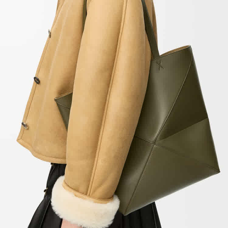 Loewe Puzzle Fold Green Bucket Bag-thumb-3