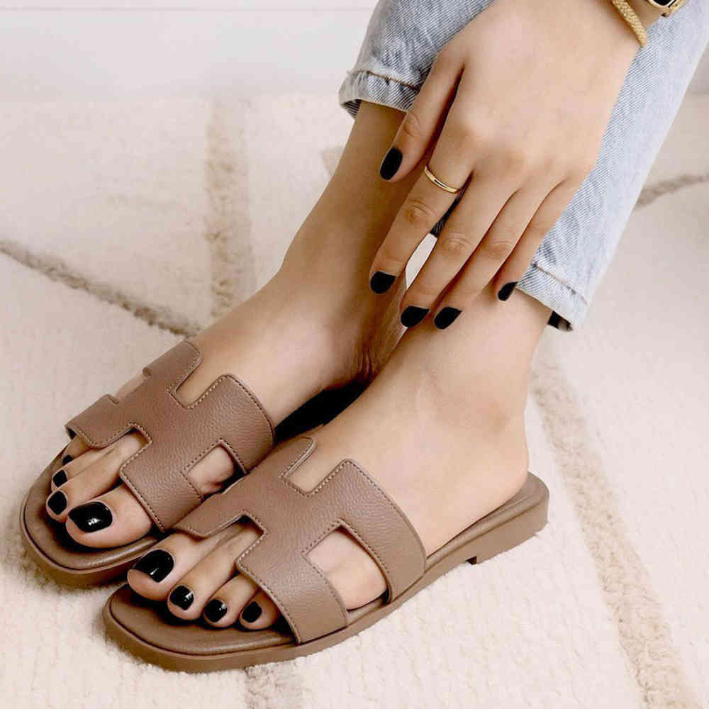 Brown Hermes Oran Black Flat Sandals