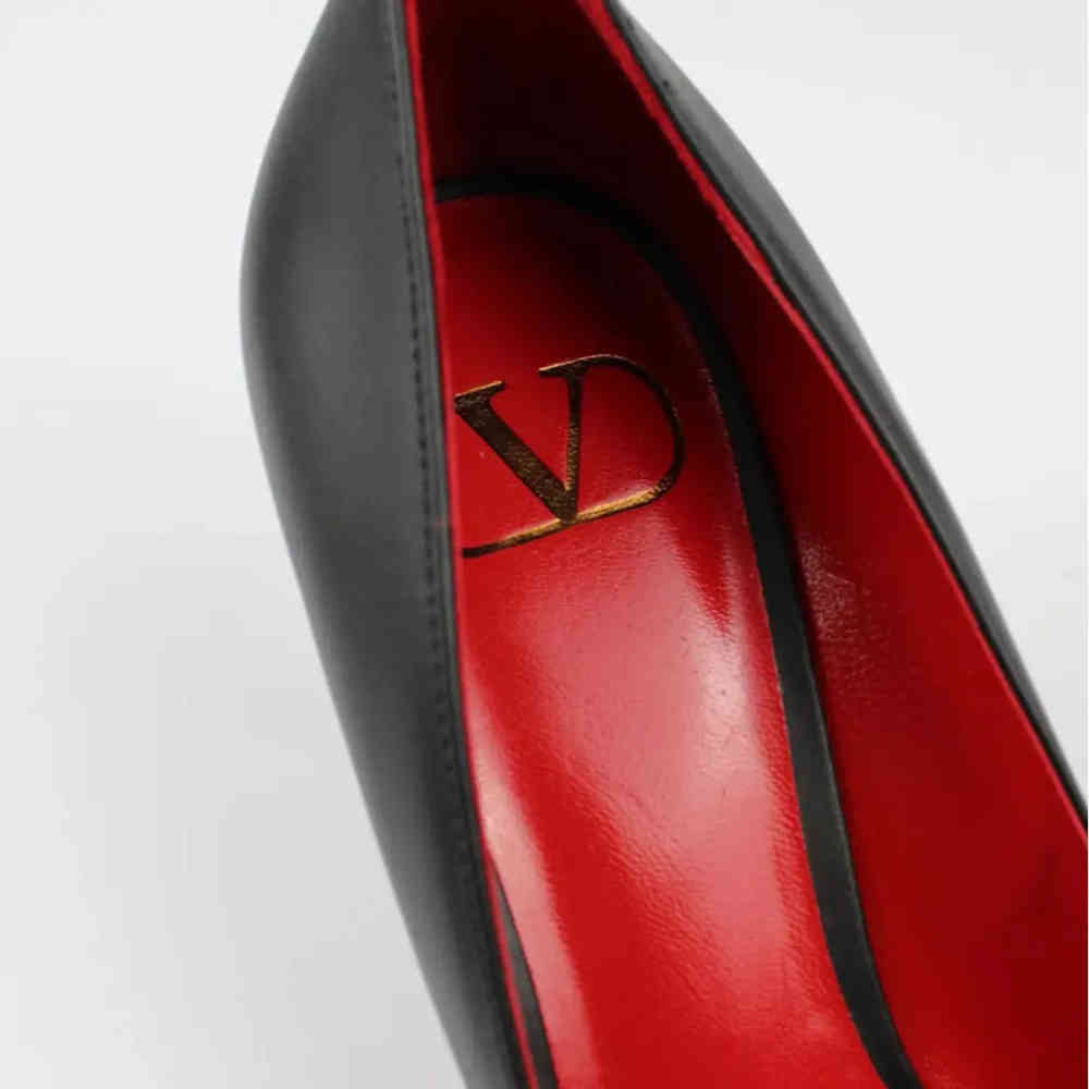 Valentino Garavani Black VLogo Pumps-thumb-5