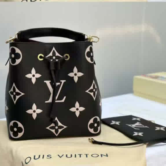 Black Louis Vuitton Neonoe Beige Bucket Bag