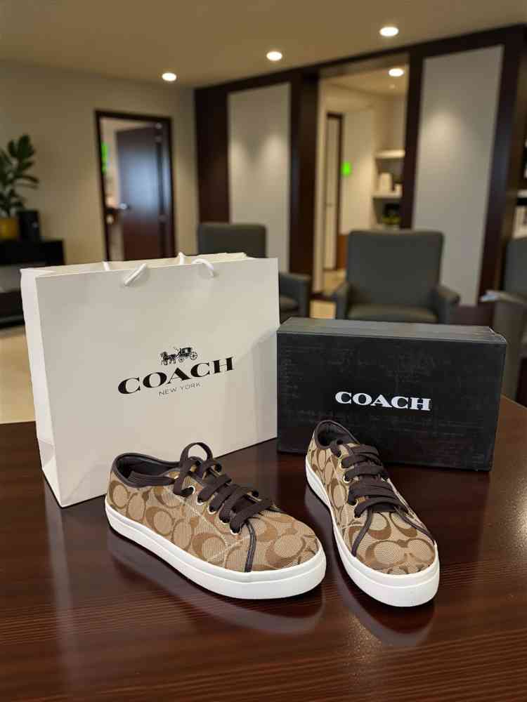 Coach Clip Court Low Top Sneaker In Signature Canvas-2
