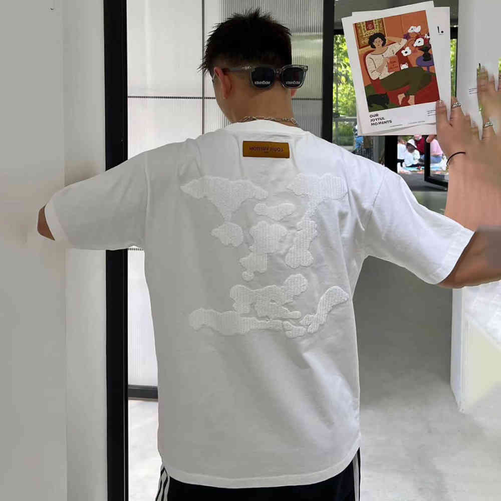 Louis Vuitton White Embroidery Logo Premium Baggy Fit T-shirt-4