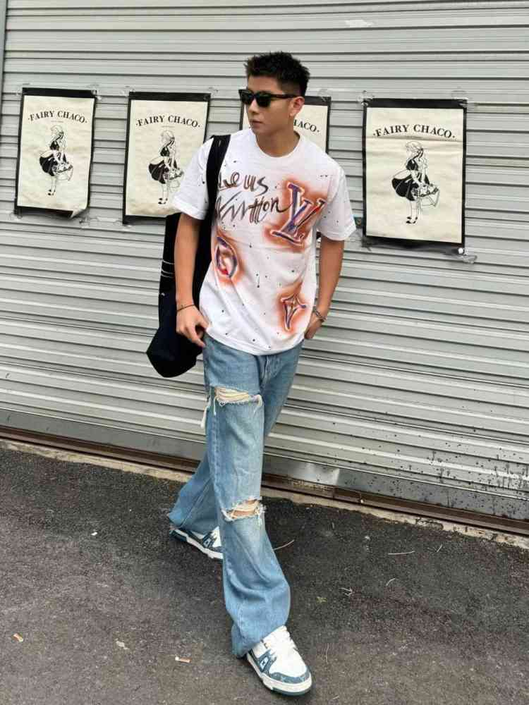 Louis Vuitton White Embroidery Logo Premium Baggy Fit T-shirt-3