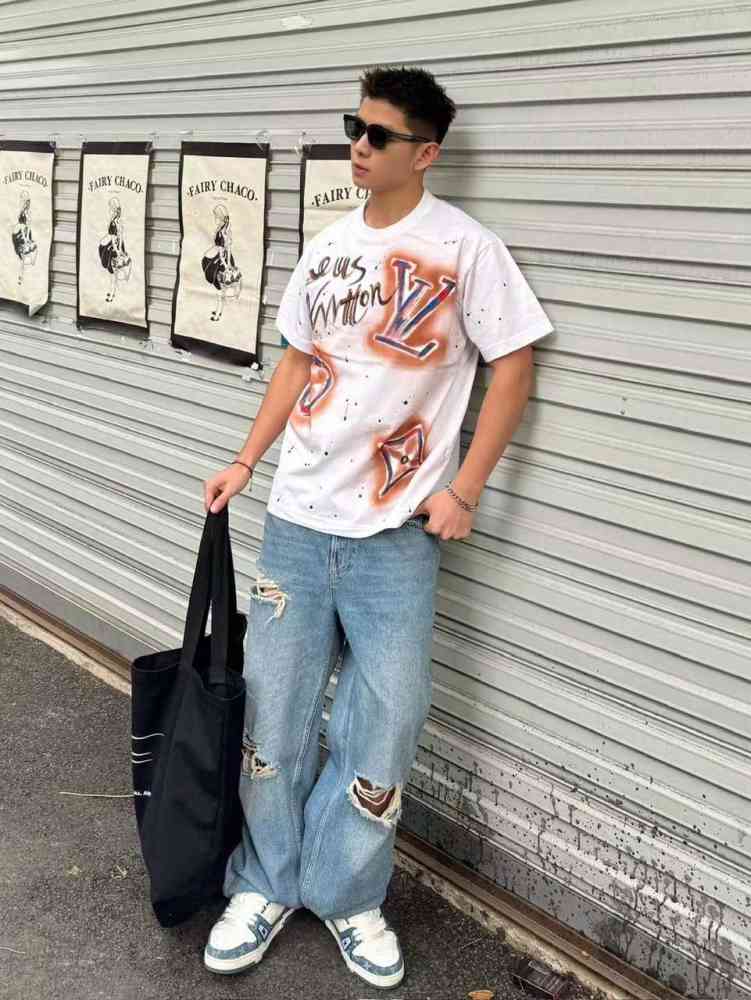 Louis Vuitton White Embroidery Logo Premium Baggy Fit T-shirt-4