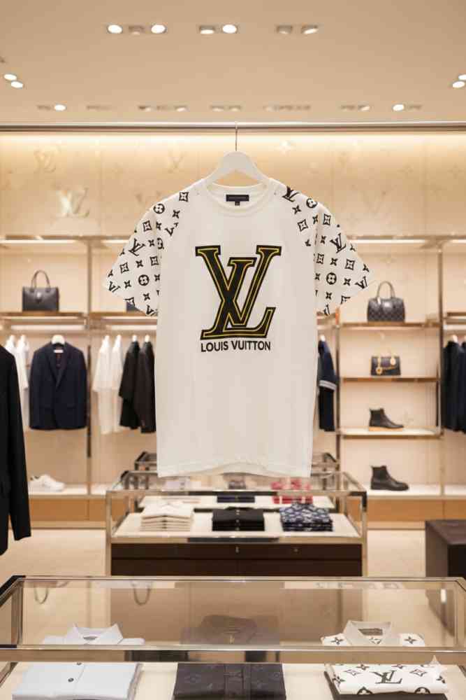 Louis Vuitton White Embroidery Logo Premium T-shirt-thumb-3
