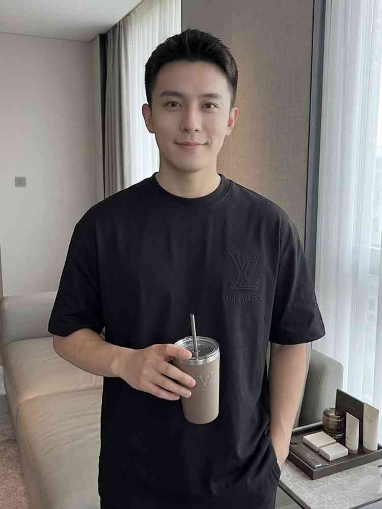 Louis Vuitton Black Embroidery Logo Premium T-shirt-3