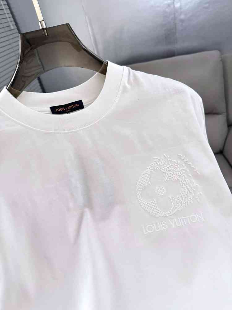 Louis Vuitton White Embroidery Logo Premium T-shirt-thumb-6
