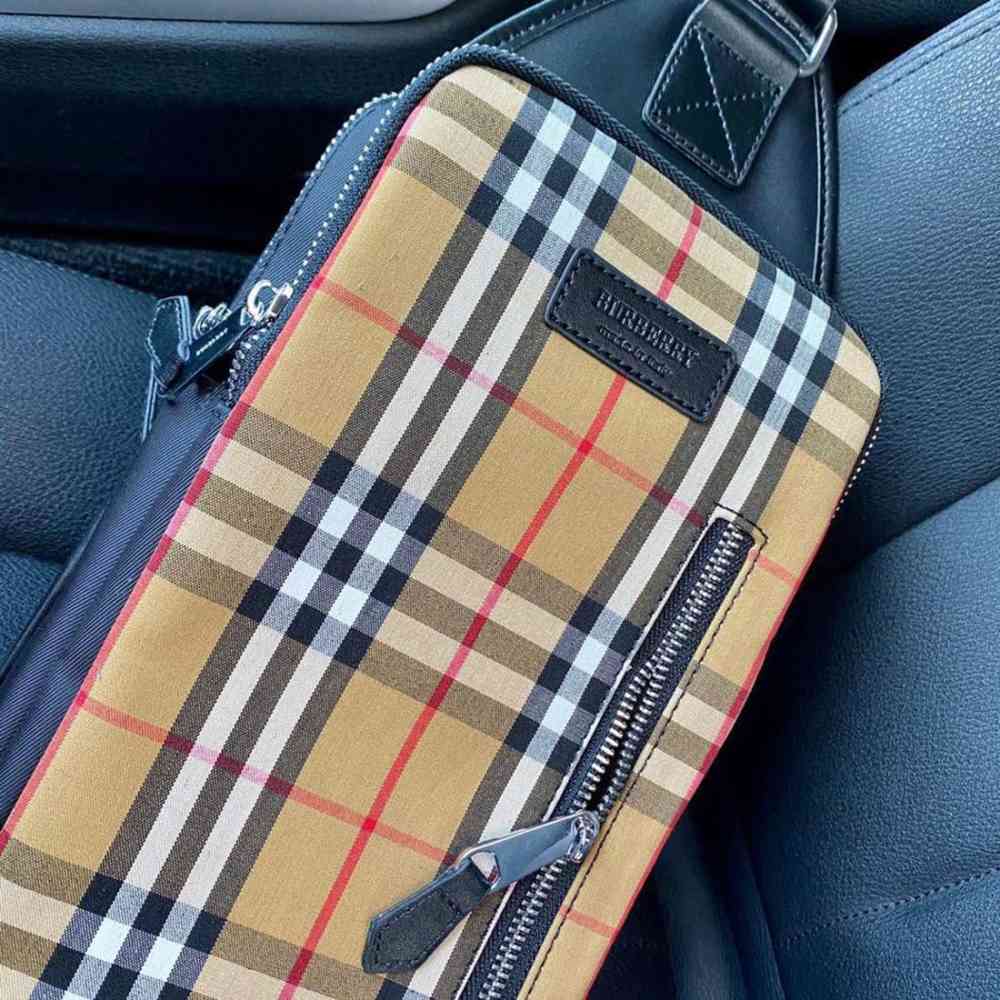 Burberry Vintage Check Crossbody Chest Bag-thumb-1