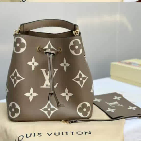 Louis Vuitton Neonoe Beige Bucket Bag