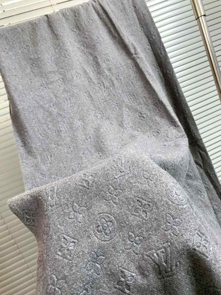 Louis Vuitton Grey Cashmere Reversible Muffler