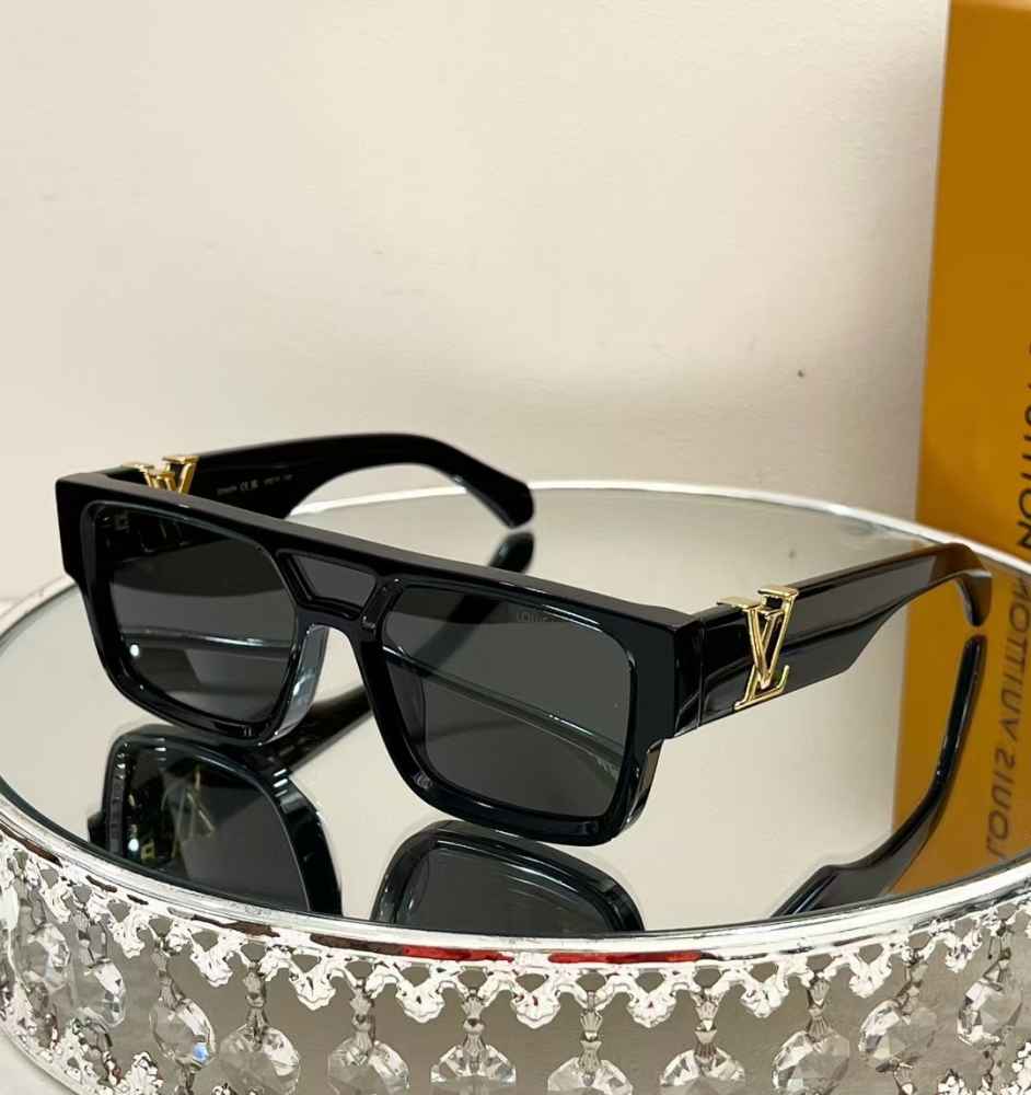 Louis Vuitton Black Luxury Sunglasses-thumb-0