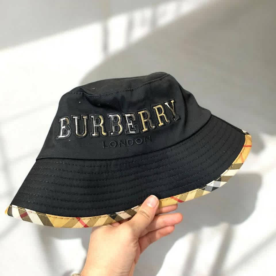 Burberry Black Premium Cap-thumb-2