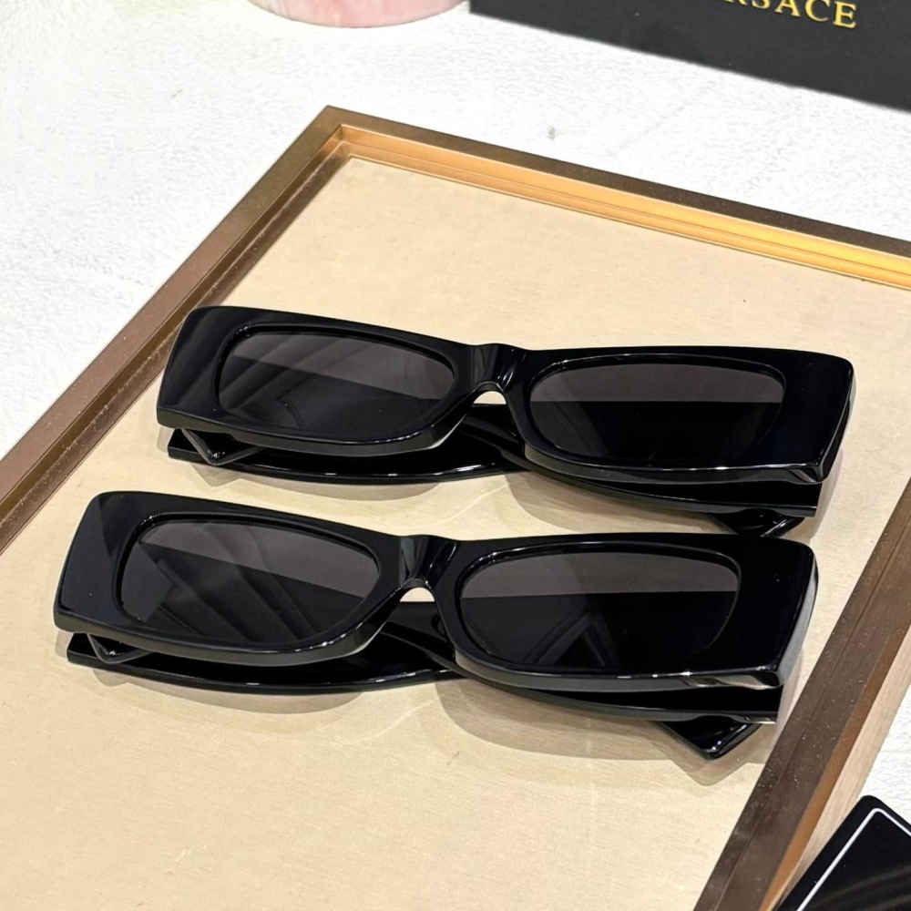 Versace Black & Golden Premium Women's Sunglasses-thumb-2