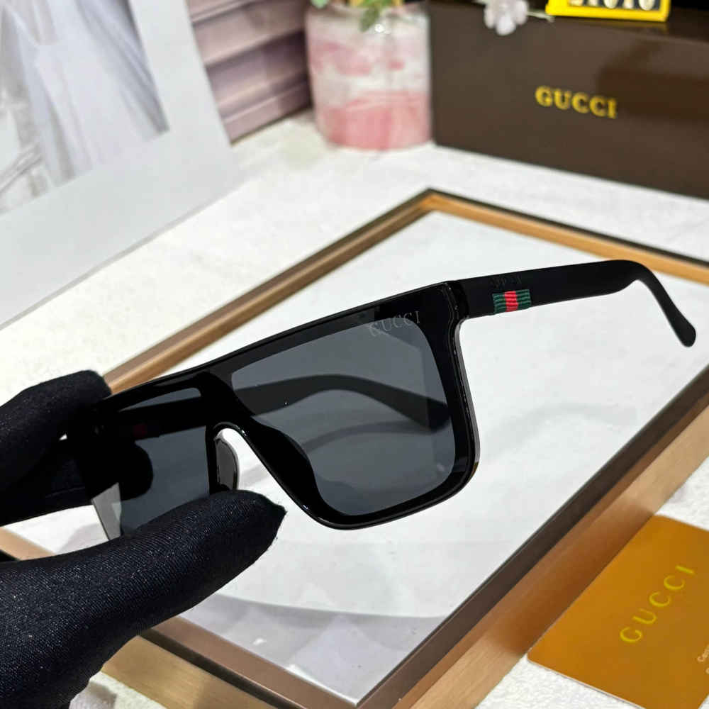 Gucci Men's Wayfarer Black Luxury Sunglasses-thumb-1