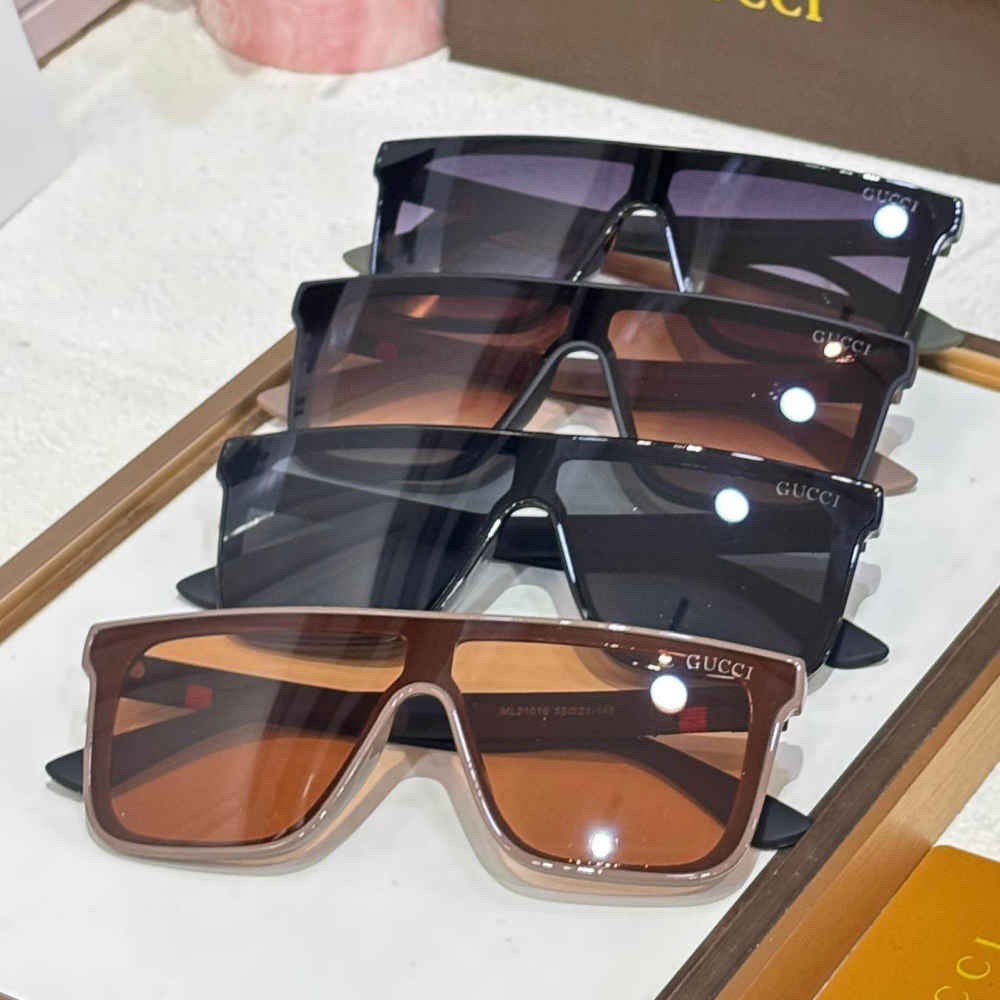 Gucci Men's Wayfarer Brown Luxury Sunglasses-thumb-2