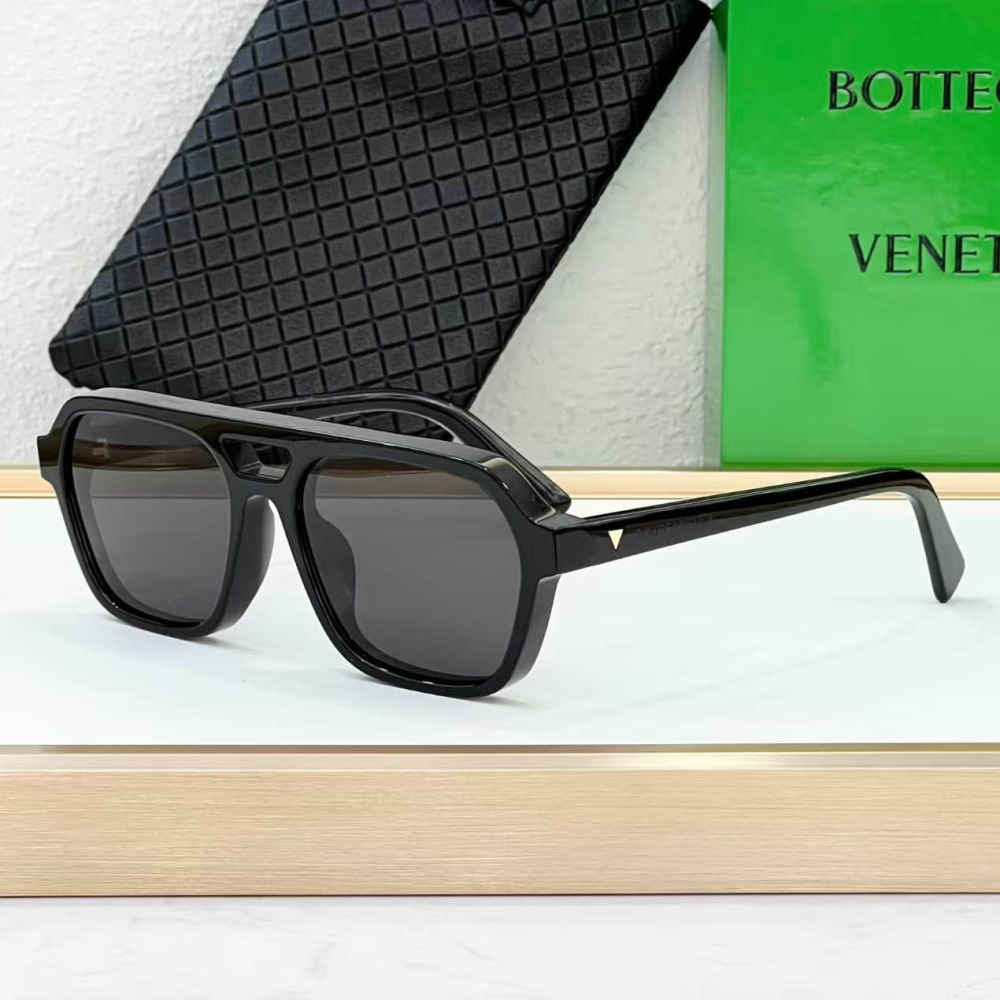 Bottega Veneta Black Luxury Sunglasses-thumb-0