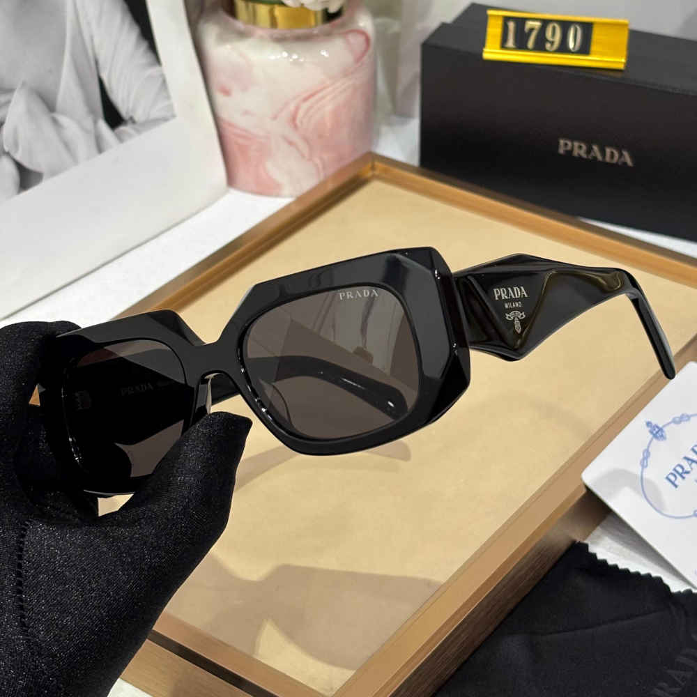 Prada Black Luxury Women's Sunglasses-4