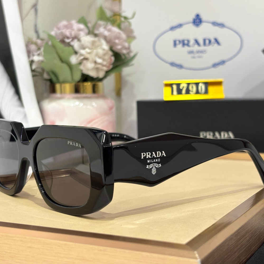 Prada Black Luxury Women's Sunglasses-2