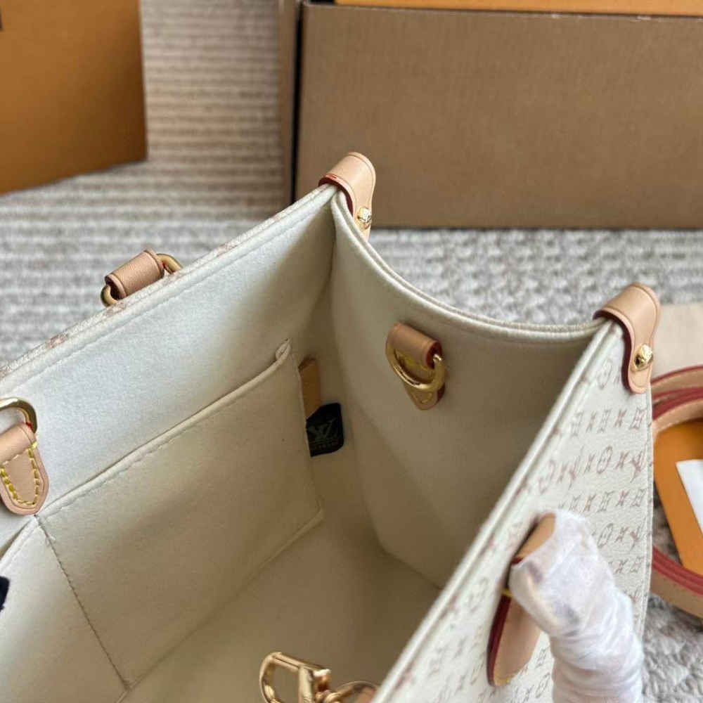 Louis Vuitton On The Go White Tote Bag-2