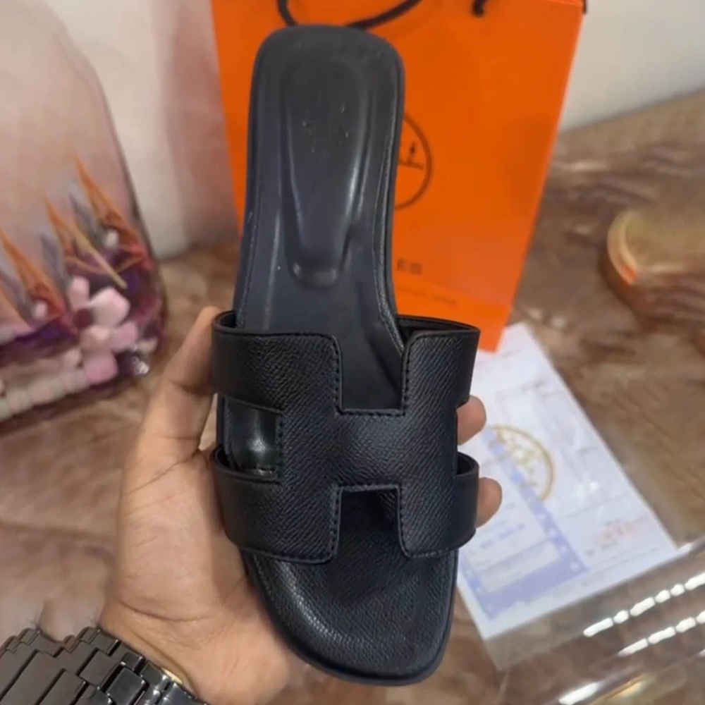 Hermes Black Premium Quality Women's Flat Sandals-thumb-1