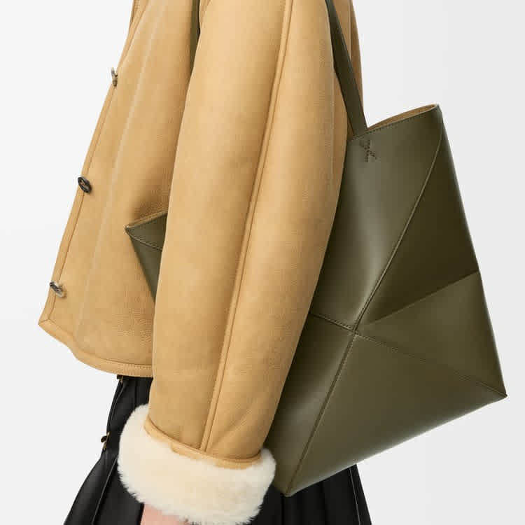 Loewe Puzzle Fold Green Bucket Bag-3