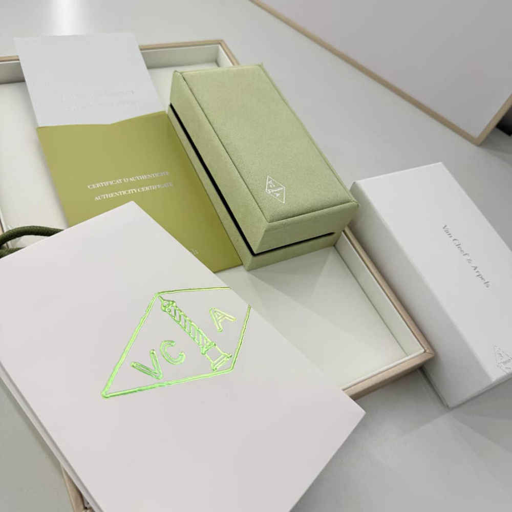 Van Cleef Alhambra Gold Clover Gold Color Bracelet-1