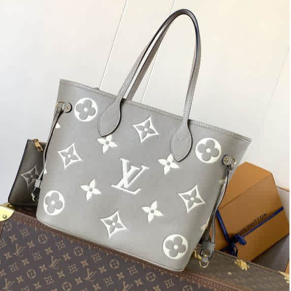 Louis Vuitton Neverfull Tote Bag-1
