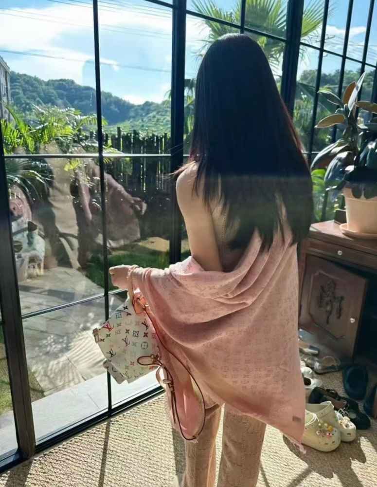 Louis Vuitton Reversible Pink Shine Monogram Shawl-thumb-2