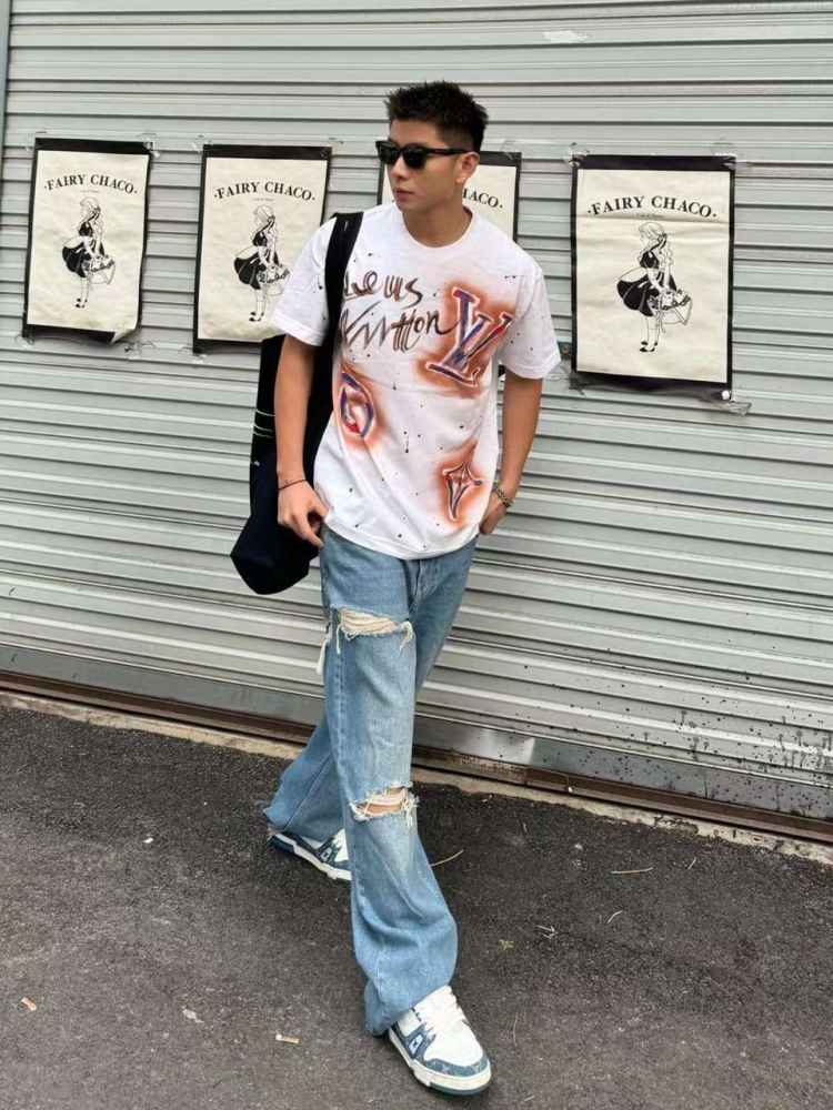 Louis Vuitton White Embroidery Logo Premium Baggy Fit T-shirt-3