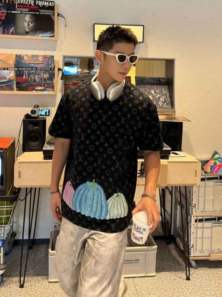 Louis Vuitton Black Embroidery Logo Premium Baggy Fit T-shirt-thumb-0