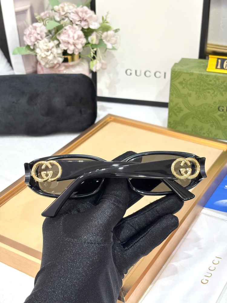 Gucci Black GG Women's Sunglasses-3