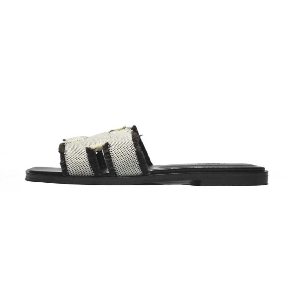 Hermes Black Premium Quality Women's Flat Sandals-1