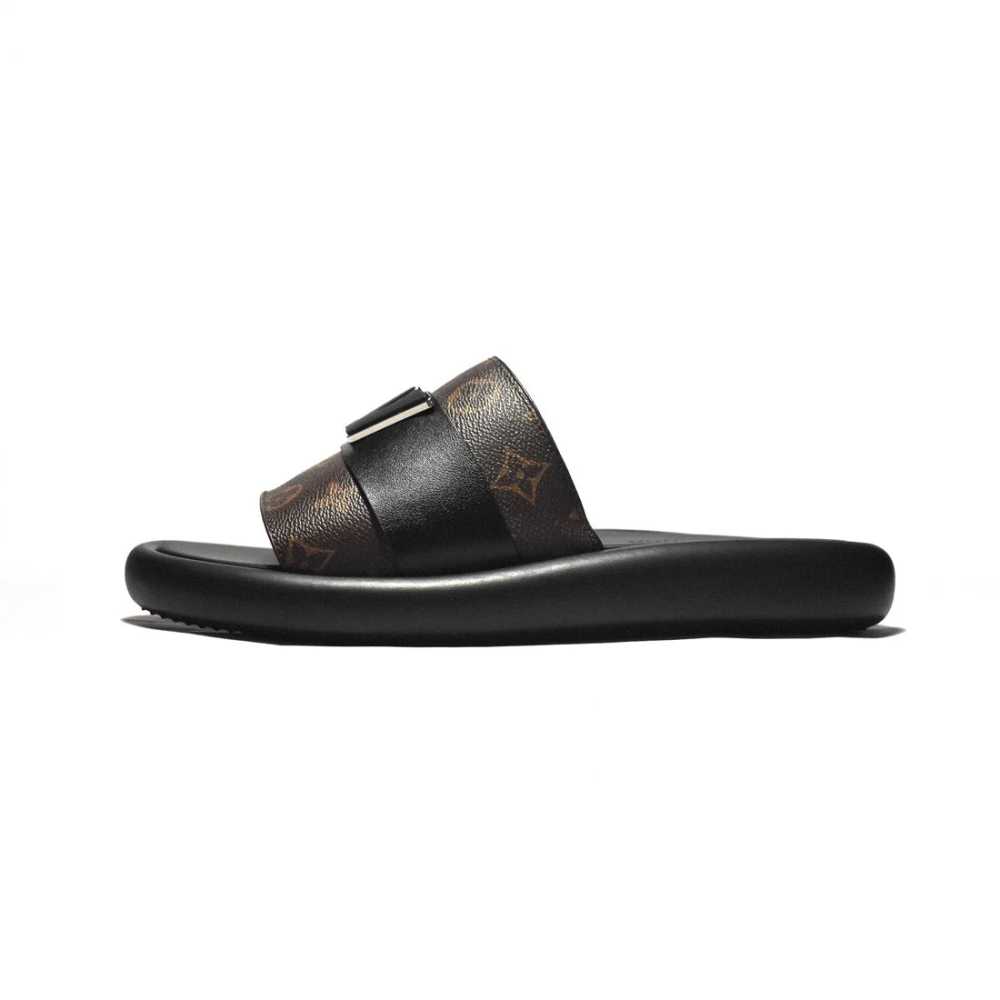Louis Vuitton Brown & Black Premium Quality Men's Logo Flip-flops-1