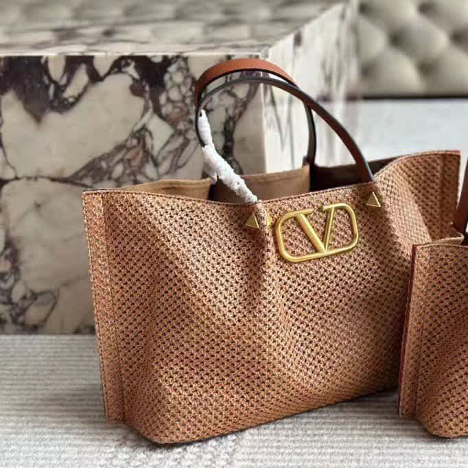 トートバッグ VALENTINO GARAVANI Woman Tote bags Beige 6W2B0R04QCE RDV VALENTINO GARAVANI: Crossbody bags woman - Beige | Valentino