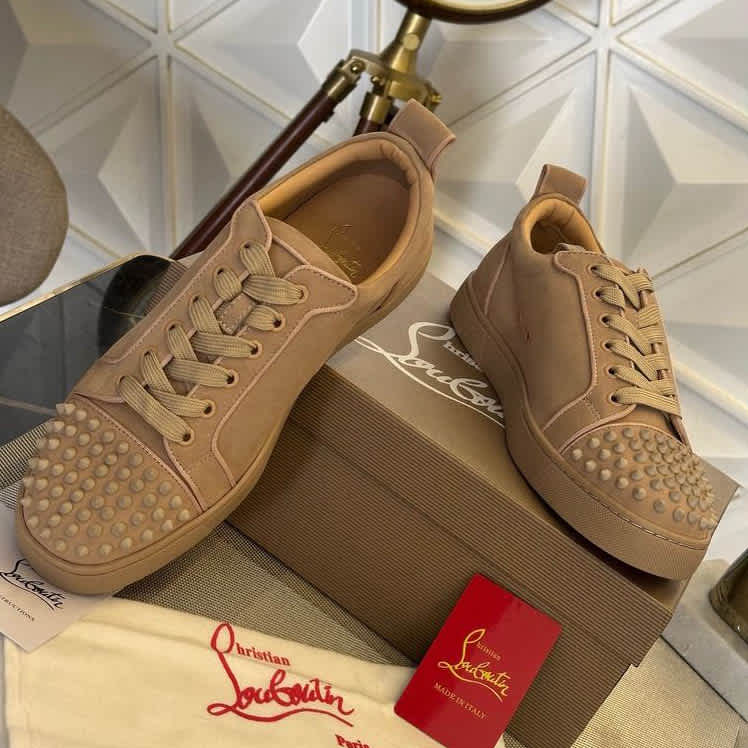 【Christian Louboutin】ルイ レザー スニーカー ベージュ Buy Christian Louboutin Junior Beige Sneakers Vogue Mine