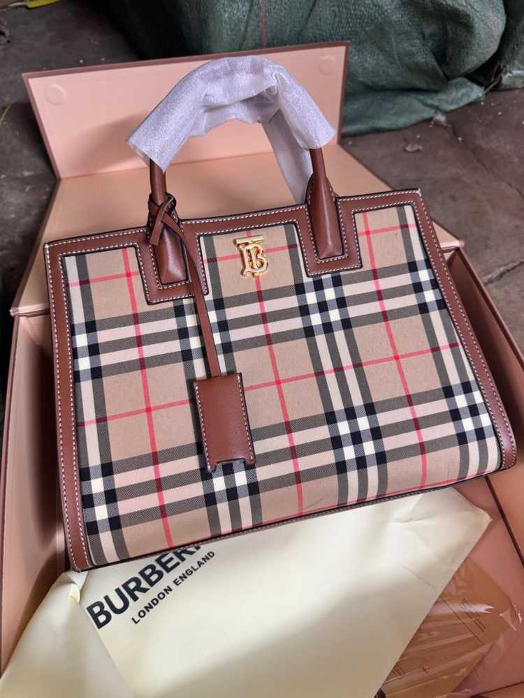 Burberry TB signature Canvas handbag-0