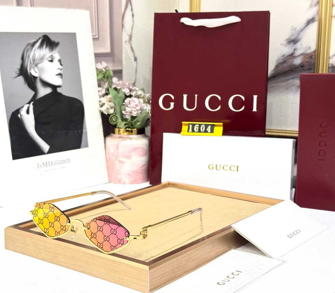 Gucci Pink Women's Sunglasses