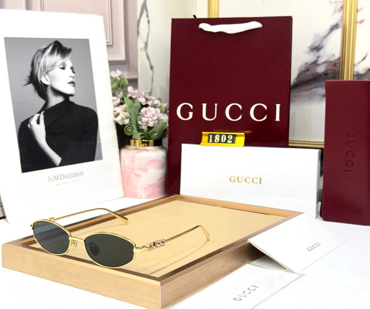 Gucci Black Women's Sunglasses-1