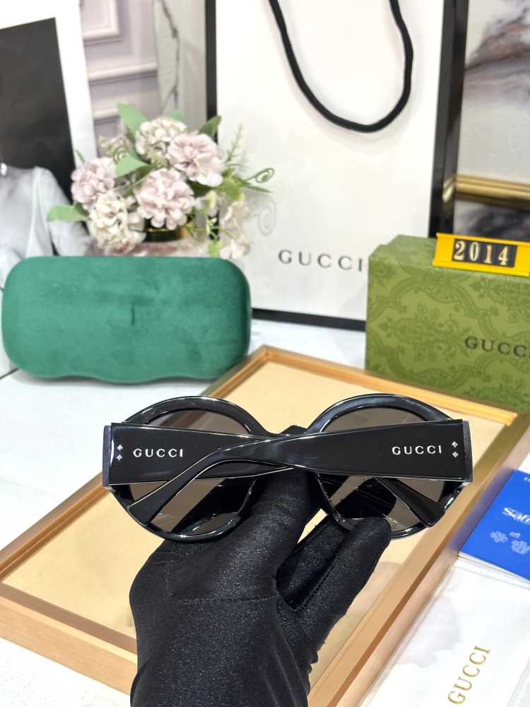 Gucci Black GG Women's Sunglasses-2