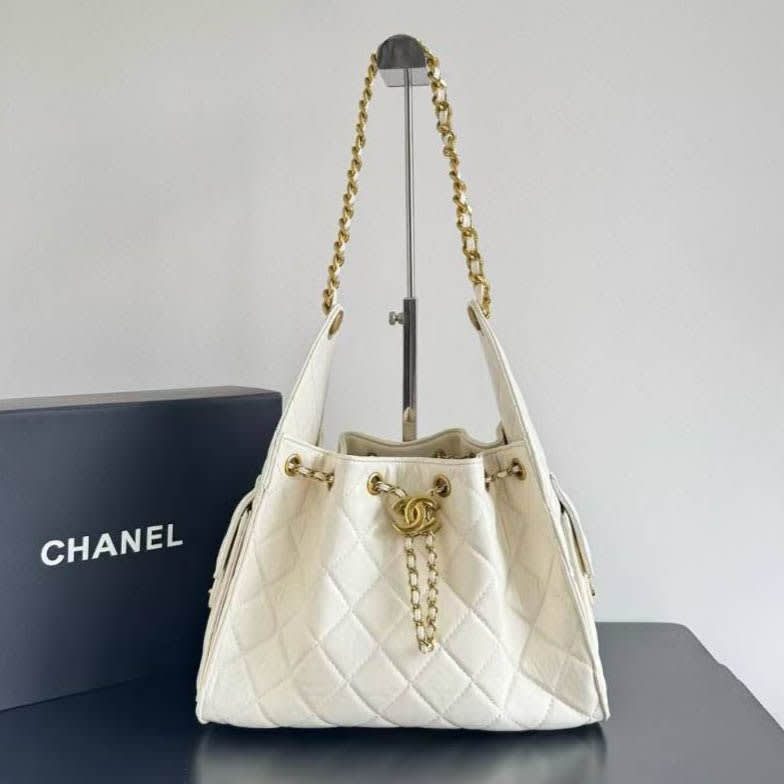 Chanel Maxi White Shoulder Bag-thumb-0