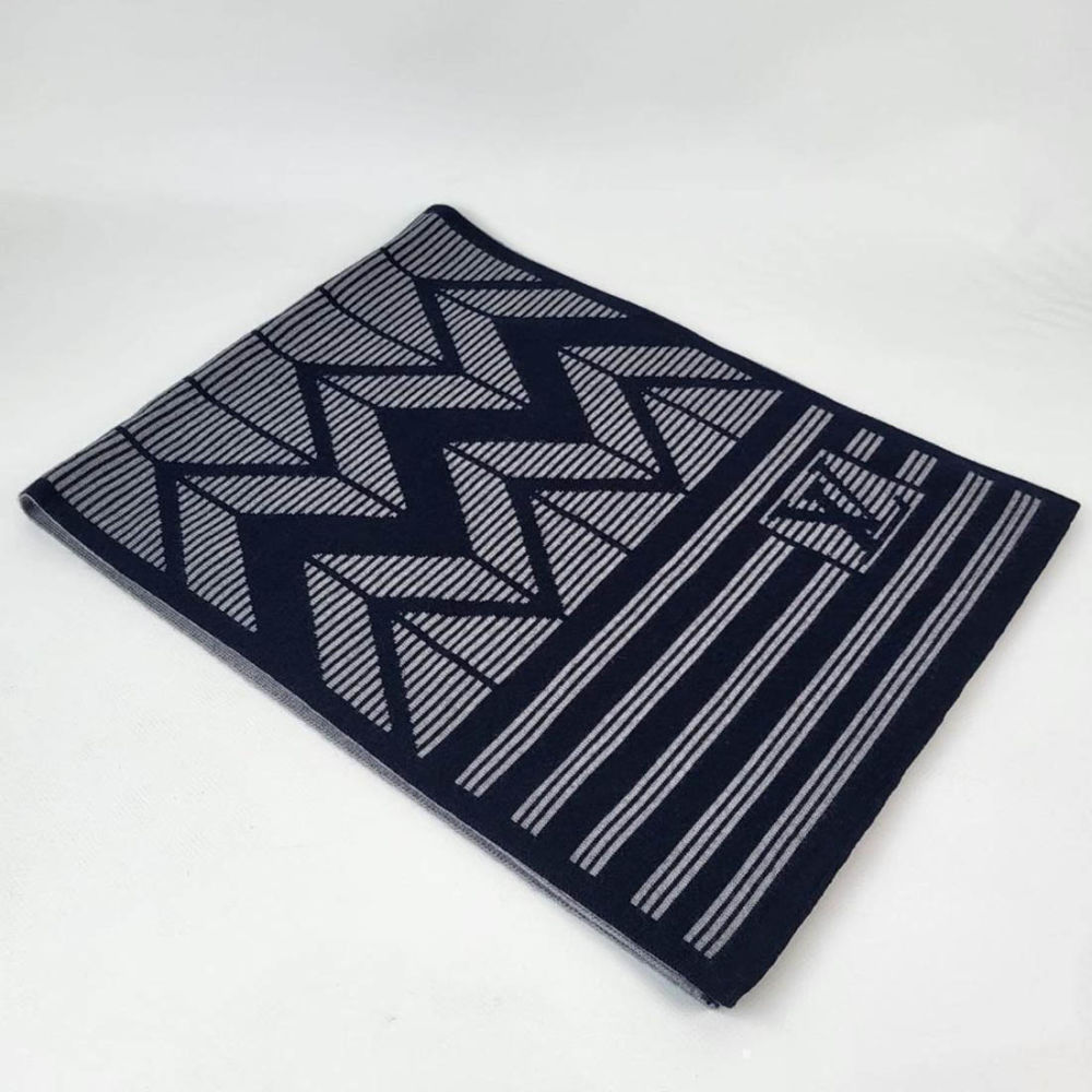 Louis-Vuitton-Karakostripe-Scarf-2